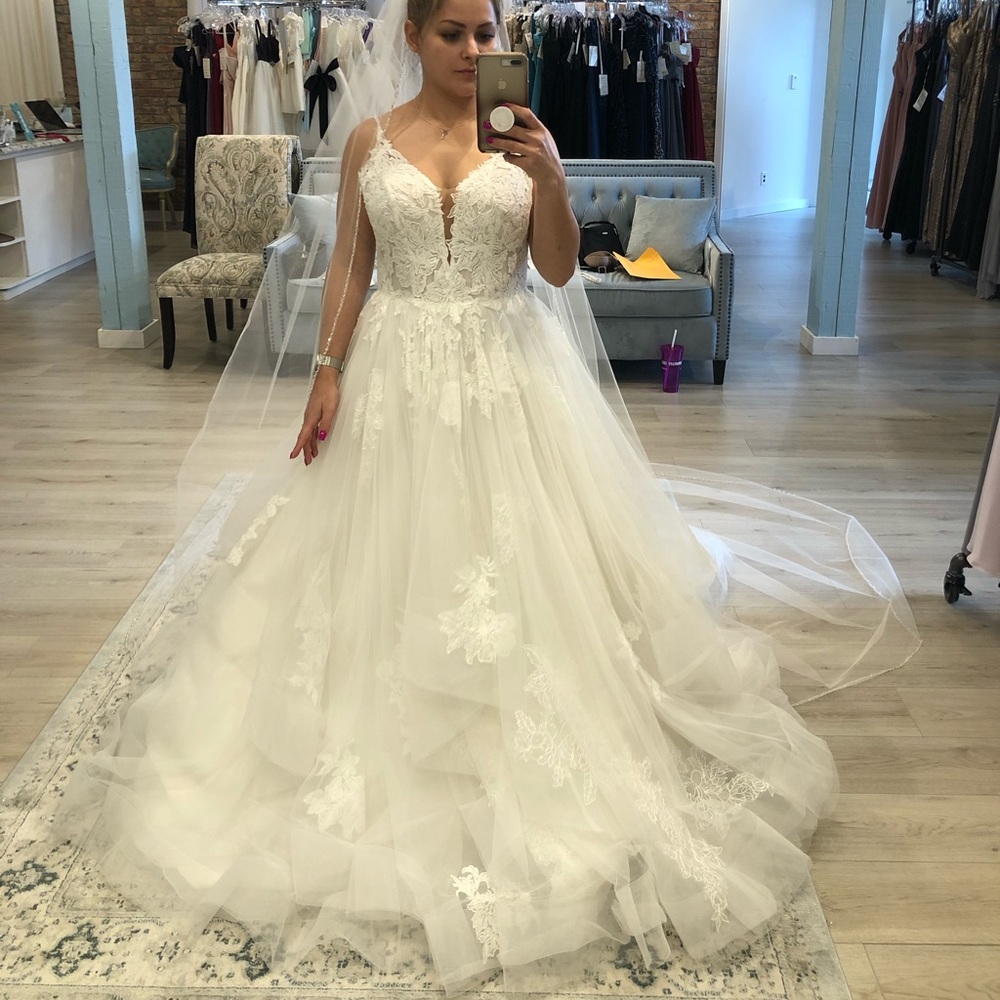 Brand new Essence of Australia dress style D2893 size 14. NEVER worn or altered.